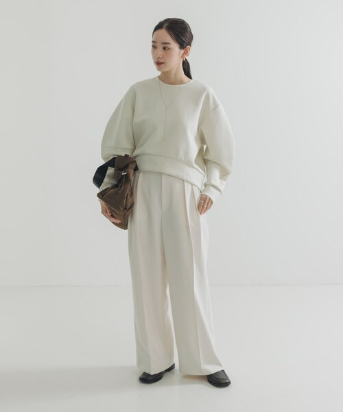 URBAN RESEARCH（アーバンリサーチ）の「ボリュームスリーブダンボールトップス（スウェット・レディース・OFF/CHARCOAL/BLACK・FREE）」の11枚目の写真