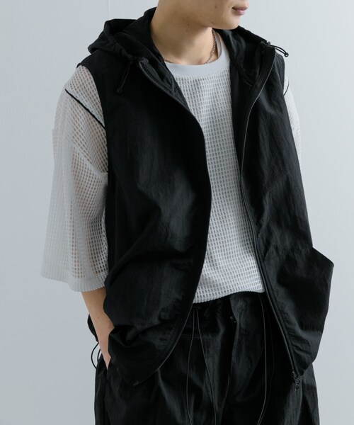 SENSE OF PLACE by URBAN RESEARCH（センスオブプレイスバイアーバンリサーチ）の「『セットアップ対応』ナイロンフーデッドトラックベスト（テーラードジャケット・メンズ・BLACK/L.BLUE・M/L）」の20枚目の写真