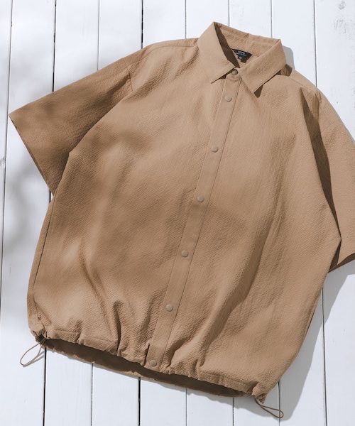 ITEMS URBANRESEARCH（アイテムズ アーバンリサーチ）の「『接触冷感/イージーケア/吸水速乾/撥水/防汚』高機能シアサッカー サイドストレージシャツ(楽着シリーズ)（シャツ/ブラウス・メンズ・BLACK/BEIGE/L.BLUE・M/L）」の2枚目の写真
