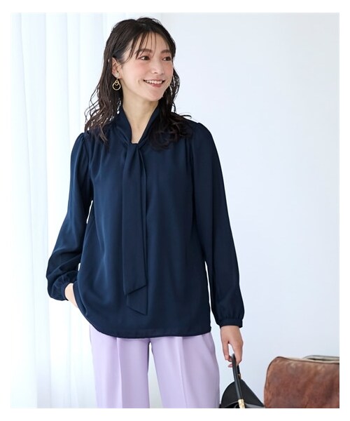 nissen（ニッセン）の「大きいサイズ ボウタイブラウス（吸汗速乾裏地付）（シャツ/ブラウス・レディース・ブルーグレー/オフホワイト/ネイビー・L/LL/3L/4L/5L/6L/8L/10L）」の22枚目の写真