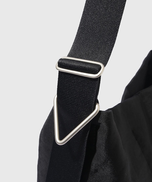 ADAM ET ROPE'（アダムエロペ）の「【NL/ニール】Roy（ショルダーバッグ・メンズ・ブラック・F）」の6枚目の写真