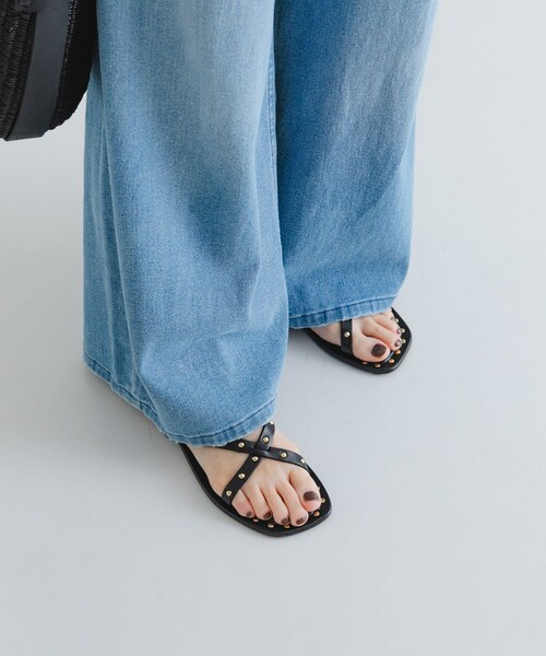 URBAN RESEARCH（アーバンリサーチ）の「CORSO ROMA, 9　STUDS SANDAL（サンダル・レディース・BLACK・36/37/38）」の4枚目の写真
