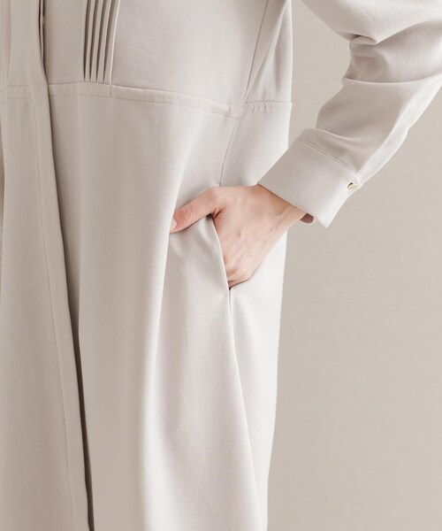 URBAN RESEARCH ROSSO（アーバンリサーチロッソ）の「ピンタックストレートワンピース（ワンピース・レディース・GREIGE/MINT/NAVY・FREE）」の17枚目の写真