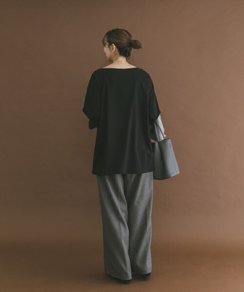 ITEMS URBANRESEARCH（アイテムズ アーバンリサーチ）の「シルケットボートネックロンTシャツ（Tシャツ/カットソー・レディース・WHT/BLK/CHA・Free）」の15枚目の写真