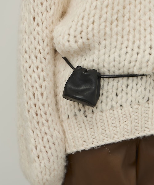 ADAM ET ROPE'(アダムエロペ)の「【PFT】Drawstrig Mini Pochette(ショルダーバッグ・レディース・ブラック/ブラウン・F)」の7枚目の写真