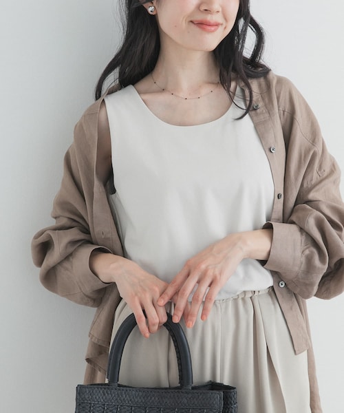 URBAN RESEARCH DOORS(アーバンリサーチドアーズ)の「異素材2WAYタンク(タンクトップ・レディース・BLACK/L.GREIGE・Free)」の2枚目の写真