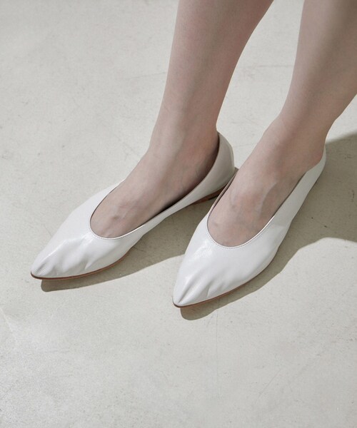 ADAM ET ROPE'（アダムエロペ）の「【MARTINIANO（マルティニアーノ）】PARTY FLAT/フラットパンプス（パンプス・レディース・シルバー/ホワイト・38/39/36/37）」の22枚目の写真