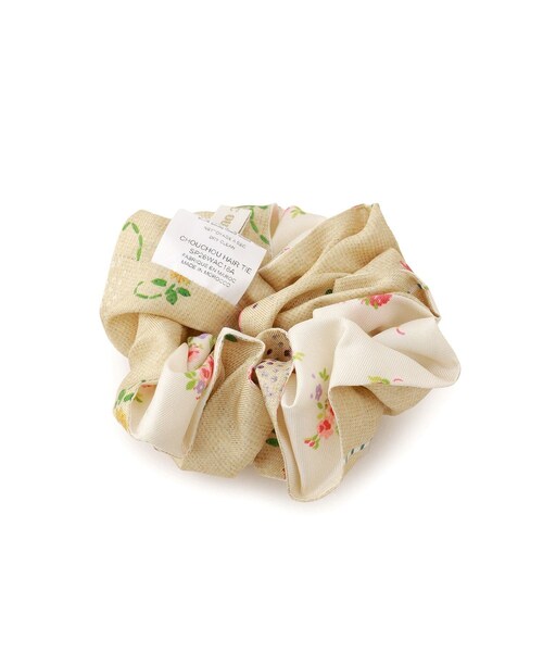 ADAM ET ROPE'（アダムエロペ）の「【J'aDoRe・一部店舗限定】【LA PRESTIC OUISTON】CHOUCHOU HAIR TIE（シュシュ・レディース・キナリ/キナリ系・F）」の6枚目の写真