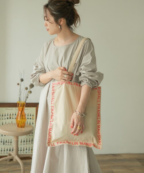 ITEMS URBANRESEARCH（アイテムズ アーバンリサーチ）の「F&M スクエアトート（トートバッグ・レディース・RED/BLK/OFF/PPL・-）」の6枚目の写真