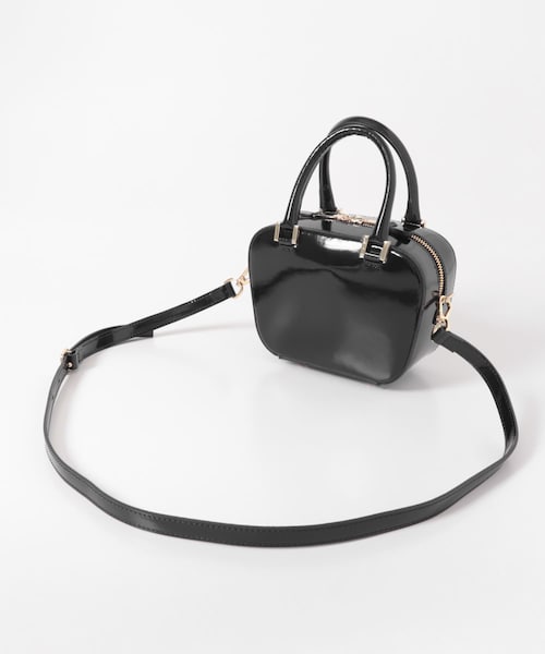 URBAN RESEARCH（アーバンリサーチ）の「CHRISTIAN VILLA　エナメルカーフレザーショルダーバッグ（ショルダーバッグ・レディース・BLACK・-0）」の6枚目の写真
