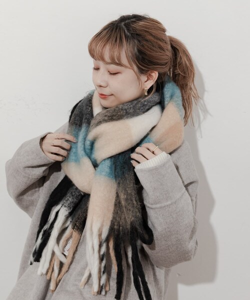 SMELLY（スメリー）の「ボリュームチェックマフラー（マフラー・レディース・PPL/BLU・-）」の13枚目の写真
