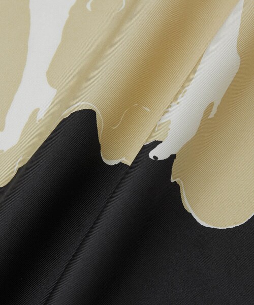 ROPE'（ロペ）の「ロートレックグラフィカルシルクスカーフ（バンダナ/スカーフ・レディース・ブラック/オフホワイト/パープル/ワイン・F）」の9枚目の写真