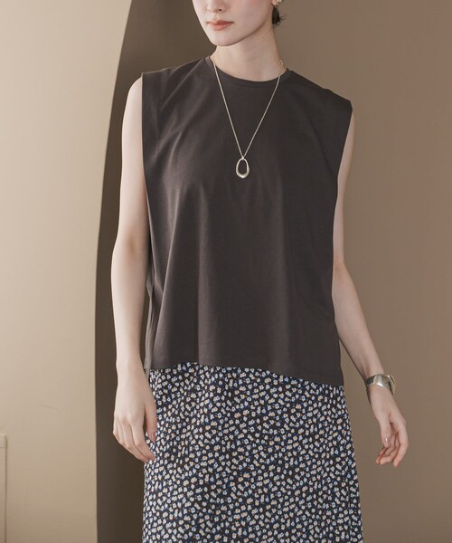 URBAN RESEARCH(アーバンリサーチ)の「汗染み防止ショルダータックカットソー(タンクトップ・レディース・OFF WHITE/CHARCOAL/BLUE GRAY・Free)」の15枚目の写真