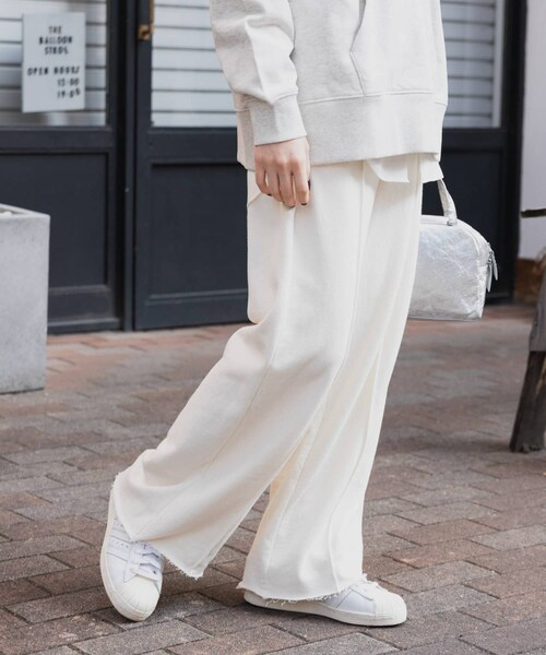 URBAN RESEARCH DOORS（アーバンリサーチドアーズ）の「FORK&SPOON　スーピマコットン混反毛スウェットパンツ（スウェットパンツ・レディース・IVORY/INKBLACK・1/2）」の5枚目の写真