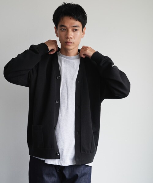 URBAN RESEARCH DOORS（アーバンリサーチドアーズ）の「『XLサイズ/WEB限定/仁村紗和さん着用』『UR TECH 200日ニット』Vネックカーディガン（カーディガン/ボレロ・メンズ・MOCHA/BLACK・M/L/XL）」の5枚目の写真