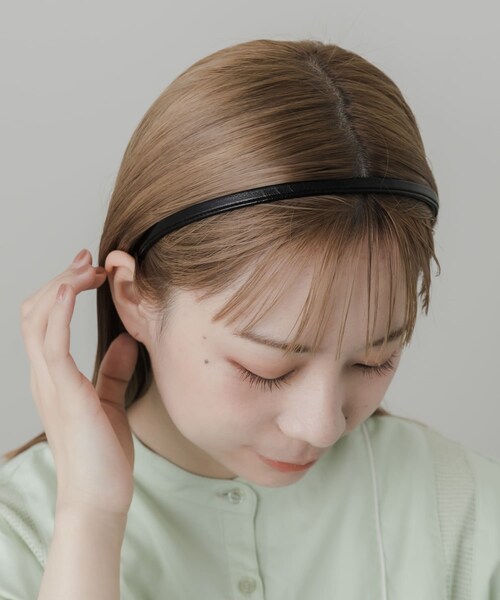 SMELLY（スメリー）の「スリムフェイクレザーカチューシャ（カチューシャ・レディース・BLK/SLV・-）」の3枚目の写真