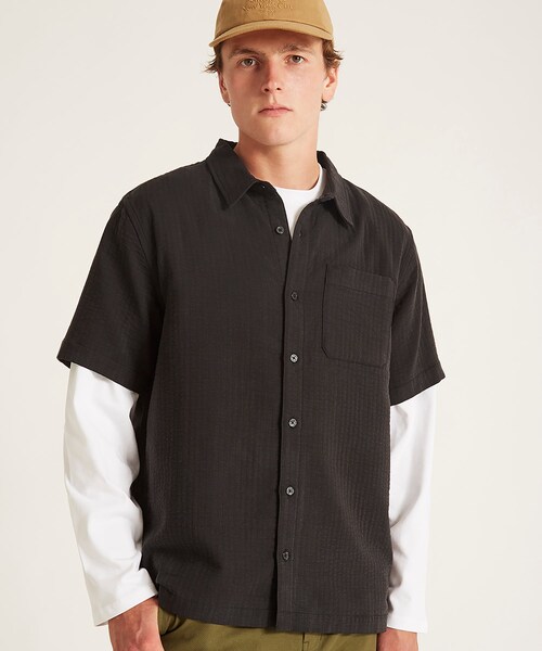Saturdays NYC（サタデーズ ニューヨークシティ ）の「Bruce Double Layer Crinkle Short Sleeve Shirt（シャツ/ブラウス・メンズ・ブラック/オフホワイト・L/M/S/XL/XS）」の20枚目の写真