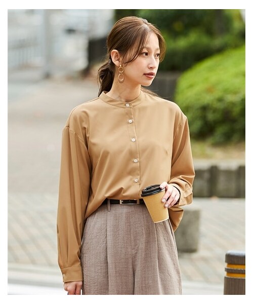 nissen（ニッセン）の「大きいサイズ 【しっとりしなやか素材】ストレッチシンプルバンドカラーシャツ（シャツ/ブラウス・レディース・オフホワイト/チャコールネイビー/キャメルベージュ/ラテピンク/トープグレー/ラベンダー/モカブラウン・L/LL/3L/4L/5L/6L/8L/10L）」の16枚目の写真