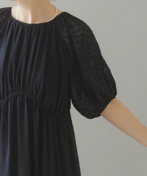 URBAN RESEARCH ROSSO（アーバンリサーチロッソ）の「ジャガードギャザーパフドレス（ワンピース・レディース・BLUE/NAVY・FREE）」の11枚目の写真