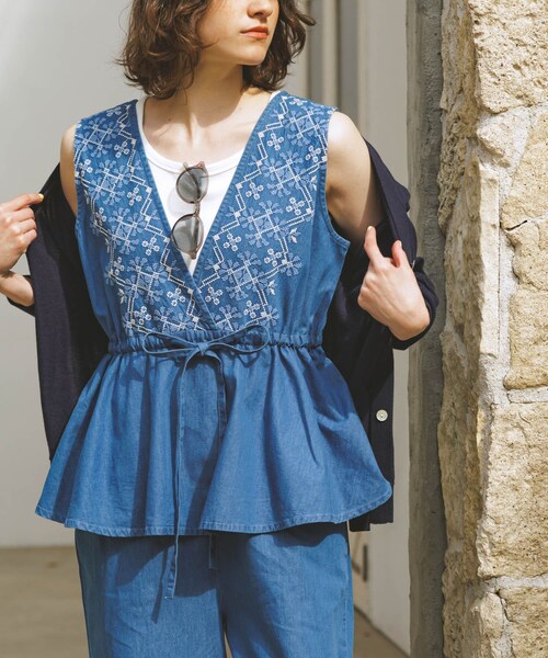 URBAN RESEARCH Sonny Label（アーバンリサーチサニーレーベル）の「クロス刺繍ペプラムサロペット（つなぎ/オールインワン・レディース・インディゴ/L.インディゴ・36/38）」の4枚目の写真