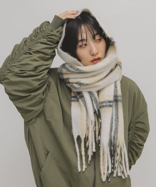 KBF（ケイビーエフ）の「ブークレチェックストール（ストール/ショール・レディース・BLUE/IVORY/GREEN・one）」の6枚目の写真
