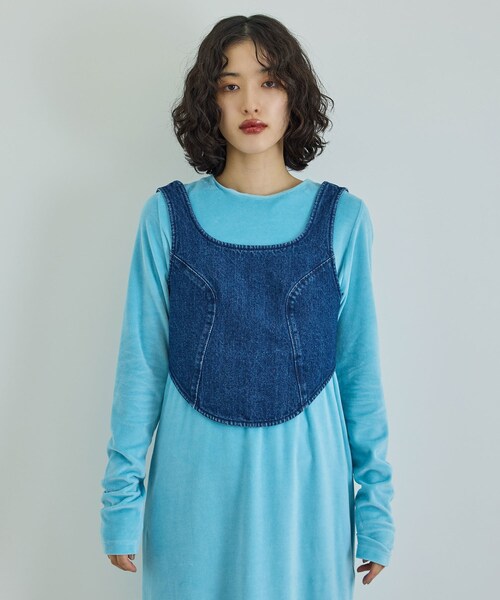 ADAM ET ROPE'（アダムエロペ）の「nagisax7xAER　CROPPED　DENIM　TOP（ベスト・レディース・ブルー系・F）」の18枚目の写真