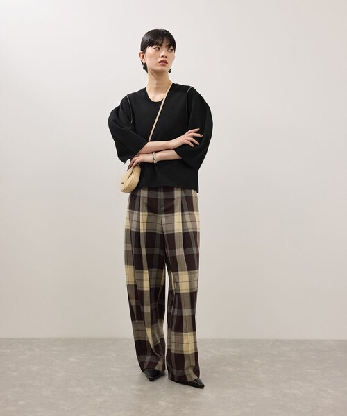ADAM ET ROPE'(アダムエロペ)の「【サステナブル】ダブルフェイスニットトップス(ニット/セーター・レディース・ブラック/チャコール/レッド・F)」の9枚目の写真