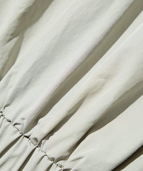 ADAM ET ROPE'（アダムエロペ）の「【AMOMENTO/アモーメント】COTTON NYLON VOLUME JUMPER（その他アウター・メンズ・チャコール/ライトグレー・L/M）」の15枚目の写真