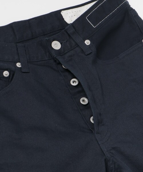URBAN RESEARCH（アーバンリサーチ）の「KURO　BIG TUCK FLARE DENIM（デニムパンツ・レディース・NAVY/IVORY/BLUE・25/26/27）」の14枚目の写真