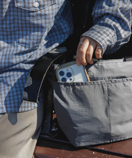 URBAN RESEARCH DOORS(アーバンリサーチドアーズ)の「EL COMMUN PLACID 保冷ランチトート(トートバッグ・メンズ・Dark Gray・-)」の5枚目の写真