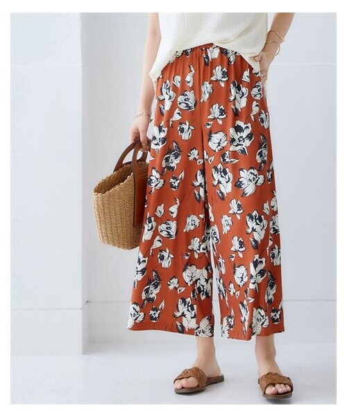 nissen（ニッセン）の「接触冷感ポケット付プリントカットソーパンツ（股下65cm）【私の味方服】（パンツ・レディース・ネイビー系(大花)/チャコールグレー系(ペイズリー柄)/黒系(ペイント)/テラコッタ系(花柄)/黒系(ドット)・S/M/L/LL/3L/4L/5L/6L）」の4枚目の写真