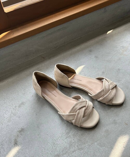 URBAN RESEARCH DOORS（アーバンリサーチドアーズ）の「『一部WEB限定カラー』セパレートフラットサンダル（サンダル・レディース・L.BEIGE/BLACK/CAMEL/BLUE・36/37/38）」の5枚目の写真