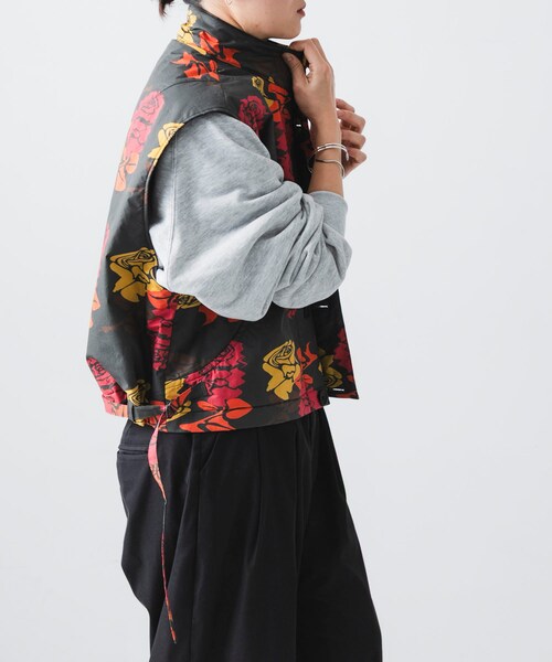 URBAN RESEARCH（アーバンリサーチ）の「COGNOMEN　W.FANTASISTA FLOWER VEST（その他アウター・メンズ・CHARCOAL/ORANGE・Free）」の8枚目の写真