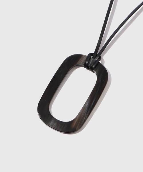 ADAM ET ROPE'(アダムエロペ)の「【CATH・S/キャッツ】OVAL HORN NECKLACE(ネックレス・メンズ・ブラック・F)」の6枚目の写真