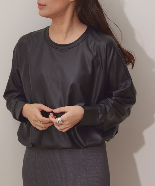 NERGY（ナージー）の「【イージーケア】Synthetic Leather クロップド丈プルオーバー（その他トップス・レディース・ブラック・F）」の9枚目の写真