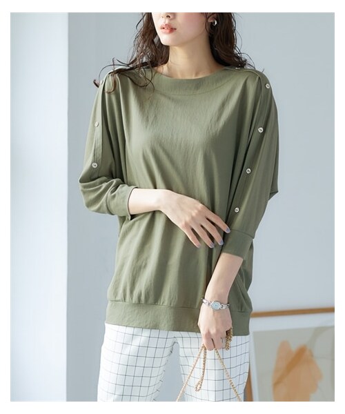 nissen（ニッセン）の「大きいサイズ 美ラクRUタッチボタンポイントドルマンプルオーバー（接触冷感・UVカット）（Tシャツ/カットソー・レディース・ラベンダー/ソフトカーキ/黒/グレイッシュブルー・L/LL/3L/4L/5L/6L/8L/10L）」の15枚目の写真