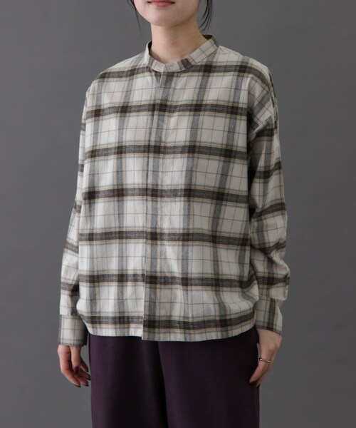 URBAN RESEARCH DOORS（アーバンリサーチドアーズ）の「FORK&SPOON　ブラッシュドチェックシャツ（シャツ/ブラウス・レディース・BLACK CHK/BEIGE CHK・1）」の13枚目の写真