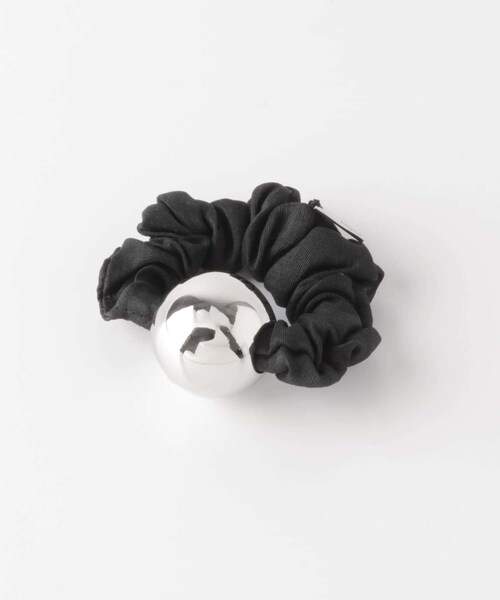 URBAN RESEARCH ROSSO（アーバンリサーチロッソ）の「heyep　M Metal Ball Silk Scrunchie（ヘアゴム・レディース・BLACK/WHITE/別注BLUE・-）」の2枚目の写真