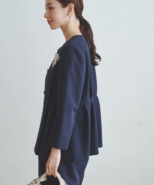 URBAN RESEARCH（アーバンリサーチ）の「ノーカラーペプラムジャケット（ノーカラージャケット・レディース・NAVY/BLACK・Free）」の17枚目の写真
