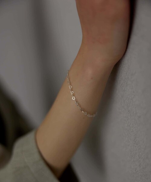 URBAN RESEARCH(アーバンリサーチ)の「decor『デコール』 Heartchain Bracelet(ブレスレット・レディース・SILVER・-)」の7枚目の写真