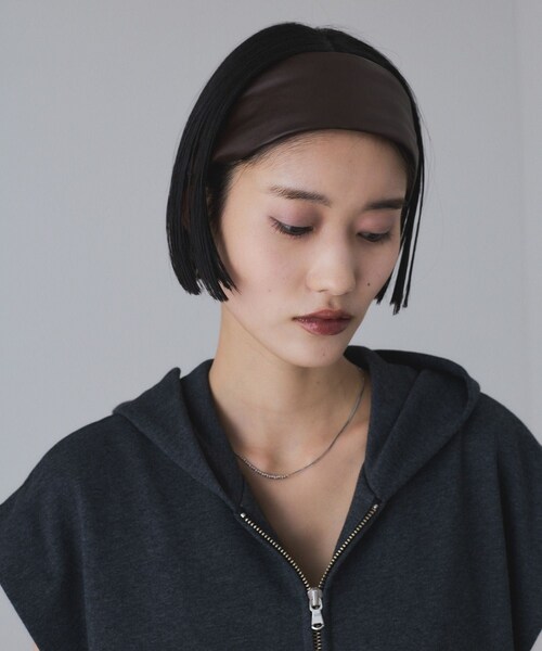 ADAM ET ROPE'（アダムエロペ）の「【サステナブル】ヘアバンド（ヘアバンド・レディース・ブラック/ダークブラウン・F）」の13枚目の写真