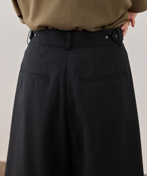 ADAM ET ROPE'（アダムエロペ）の「【サステナブル】アジャストハーフパンツ（その他パンツ・レディース・ブラック/ブラウン系・36/38）」の16枚目の写真