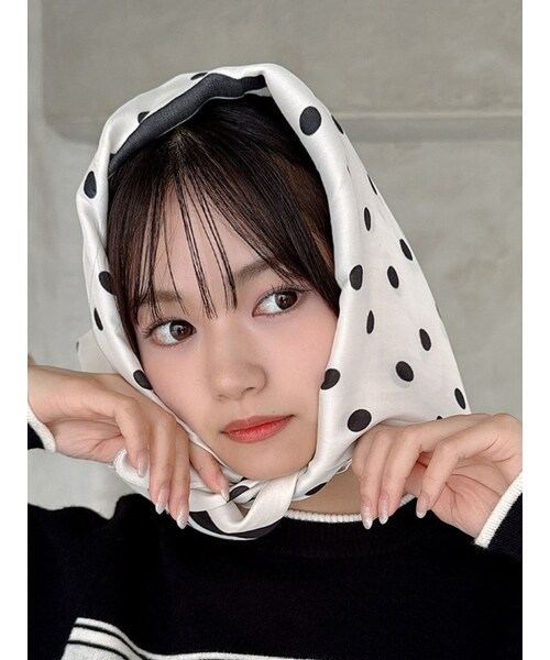 RESEXXY（リゼクシー）の「大判ドットスカーフ（マフラー・レディース・ホワイト/ブラック・F）」の3枚目の写真