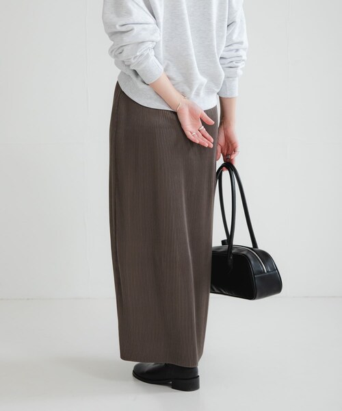 URBAN RESEARCH(アーバンリサーチ)の「サテンプリーツストレートラインスカート(スカート・レディース・BEIGE/KHAKI・FREE)」の19枚目の写真