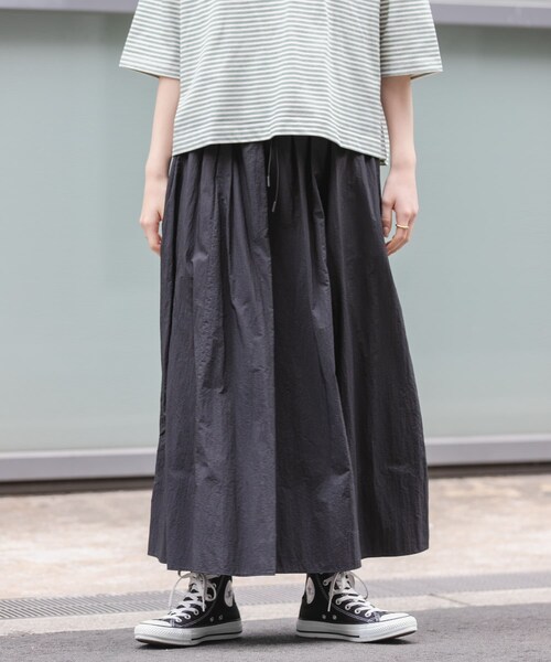 URBAN RESEARCH DOORS(アーバンリサーチドアーズ)の「FORK&SPOON ナイロンギャザースカート(スカート・レディース・BLACK/OFF/LIGHTBEIGE・1/2)」の15枚目の写真