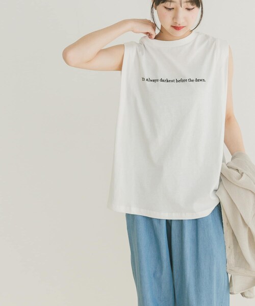 ITEMS URBANRESEARCH（アイテムズ アーバンリサーチ）の「ショルダータックロゴTシャツ（Tシャツ/カットソー・レディース・WHT/CHA/L.PNK・FREE）」の11枚目の写真