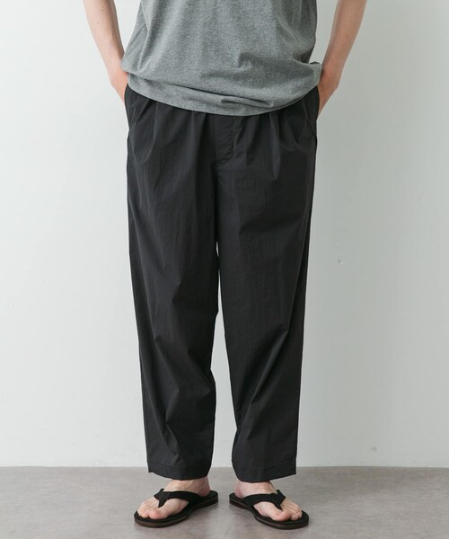URBAN RESEARCH DOORS（アーバンリサーチドアーズ）の「STILL BY HAND　ナイロンテーパードパンツ（その他パンツ・メンズ・BLACK/CHARCOAL/GREIGE・44/46/48）」の4枚目の写真