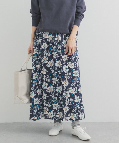 URBAN RESEARCH DOORS（アーバンリサーチドアーズ）の「レーヨンフラワープリントスカート（スカート・レディース・NAVY/BLACK・Free）」の3枚目の写真