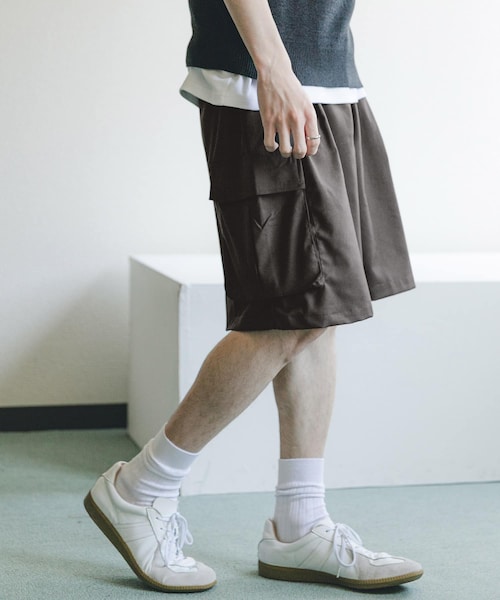 SENSE OF PLACE by URBAN RESEARCH(センスオブプレイスバイアーバンリサーチ)の「ワイドカーゴショートパンツ(その他パンツ・メンズ・IVORY/BLACK/CHARCOAL・M/L)」の3枚目の写真