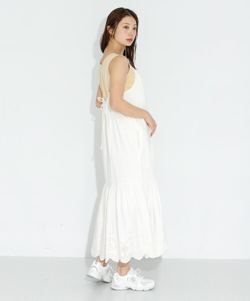 URBAN RESEARCH Sonny Label（アーバンリサーチサニーレーベル）の「シフリーコットンキャミワンピース（ワンピース・レディース・ブラウン/ブラック/オフ・FREE）」の11枚目の写真